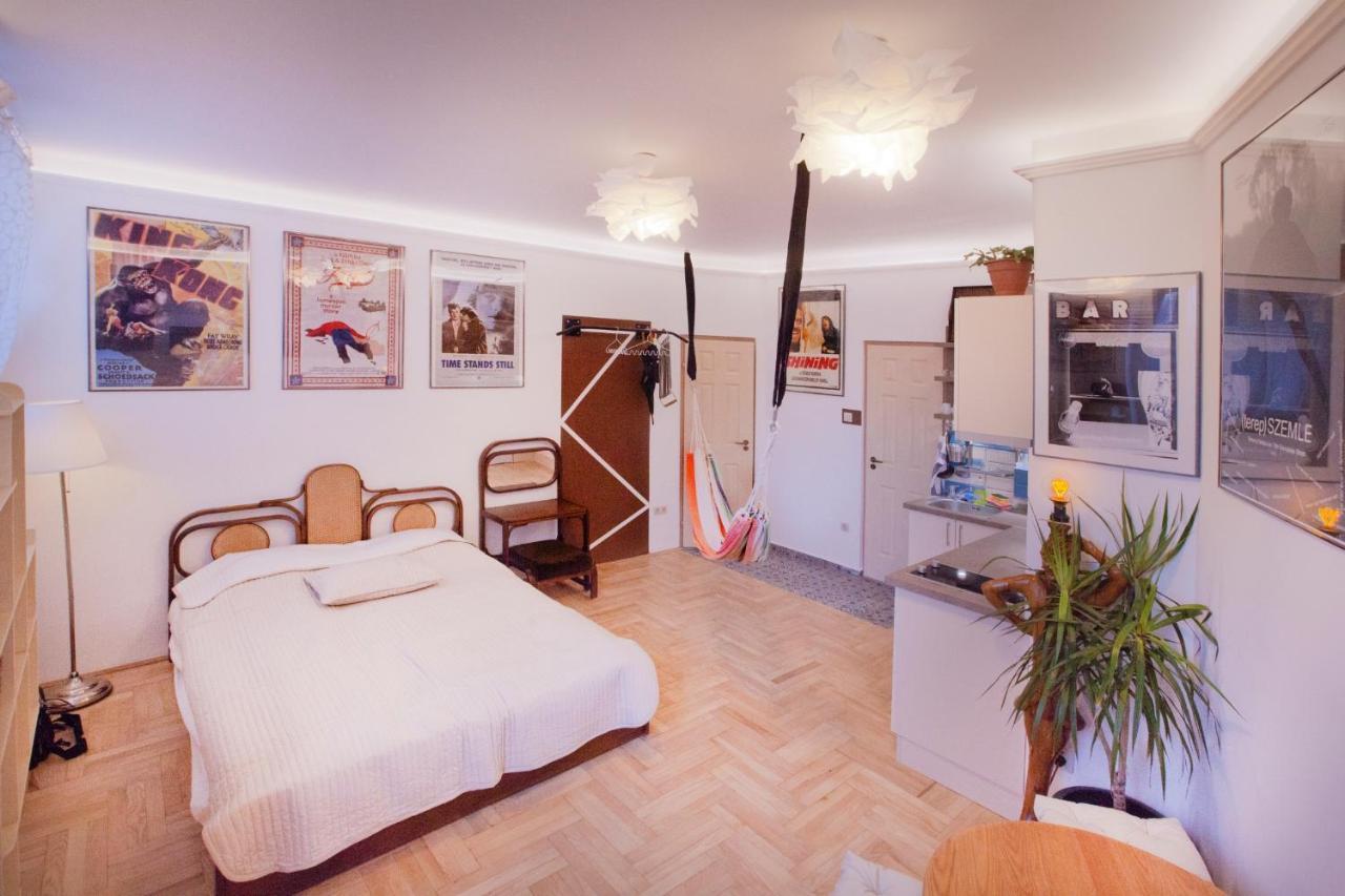 Apartamento Film Poster Or Coffee Basement With Terrace *