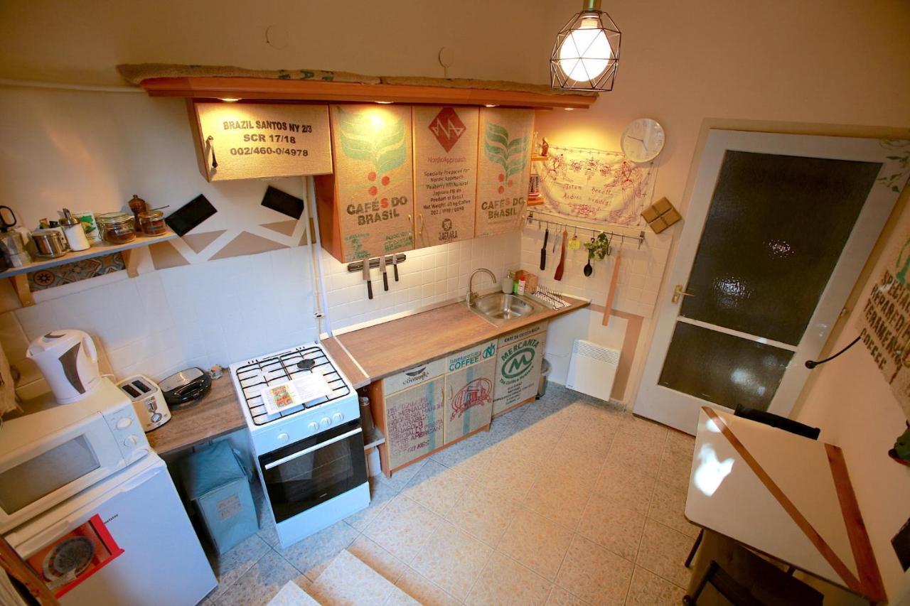 Apartamento Film Poster Or Coffee Basement With Terrace