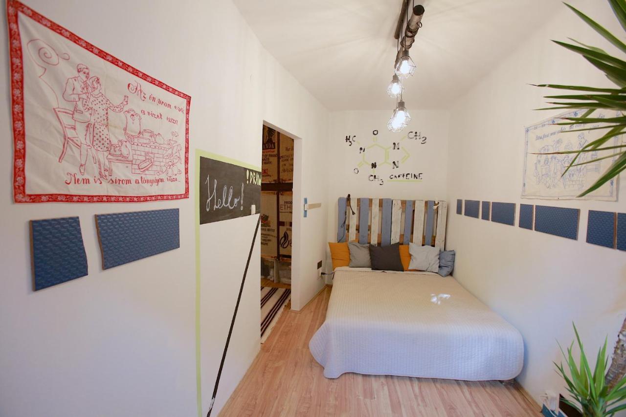 Film Poster Or Coffee Basement With Terrace Apartamento