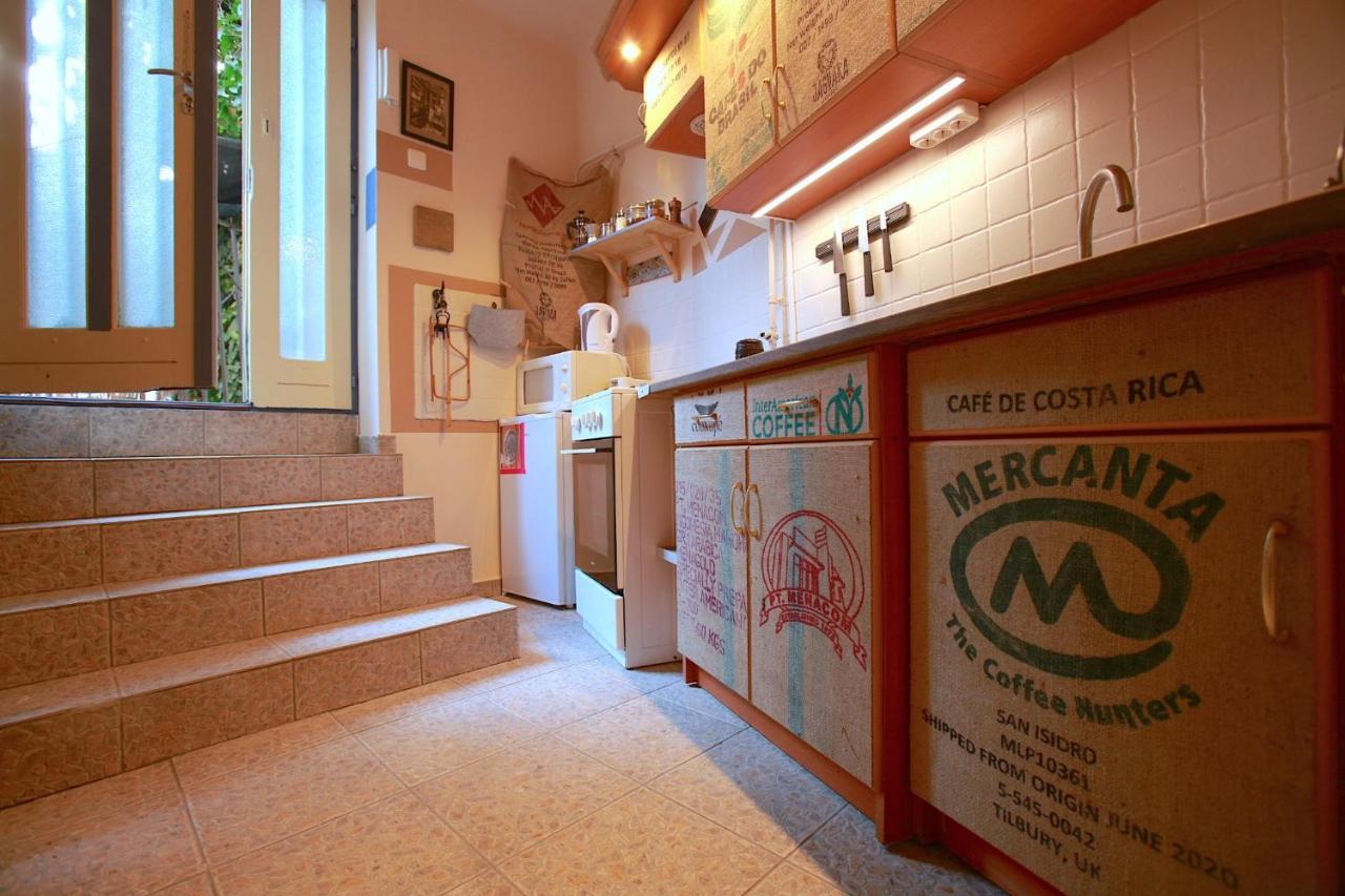 Film Poster Or Coffee Basement With Terrace Apartamento