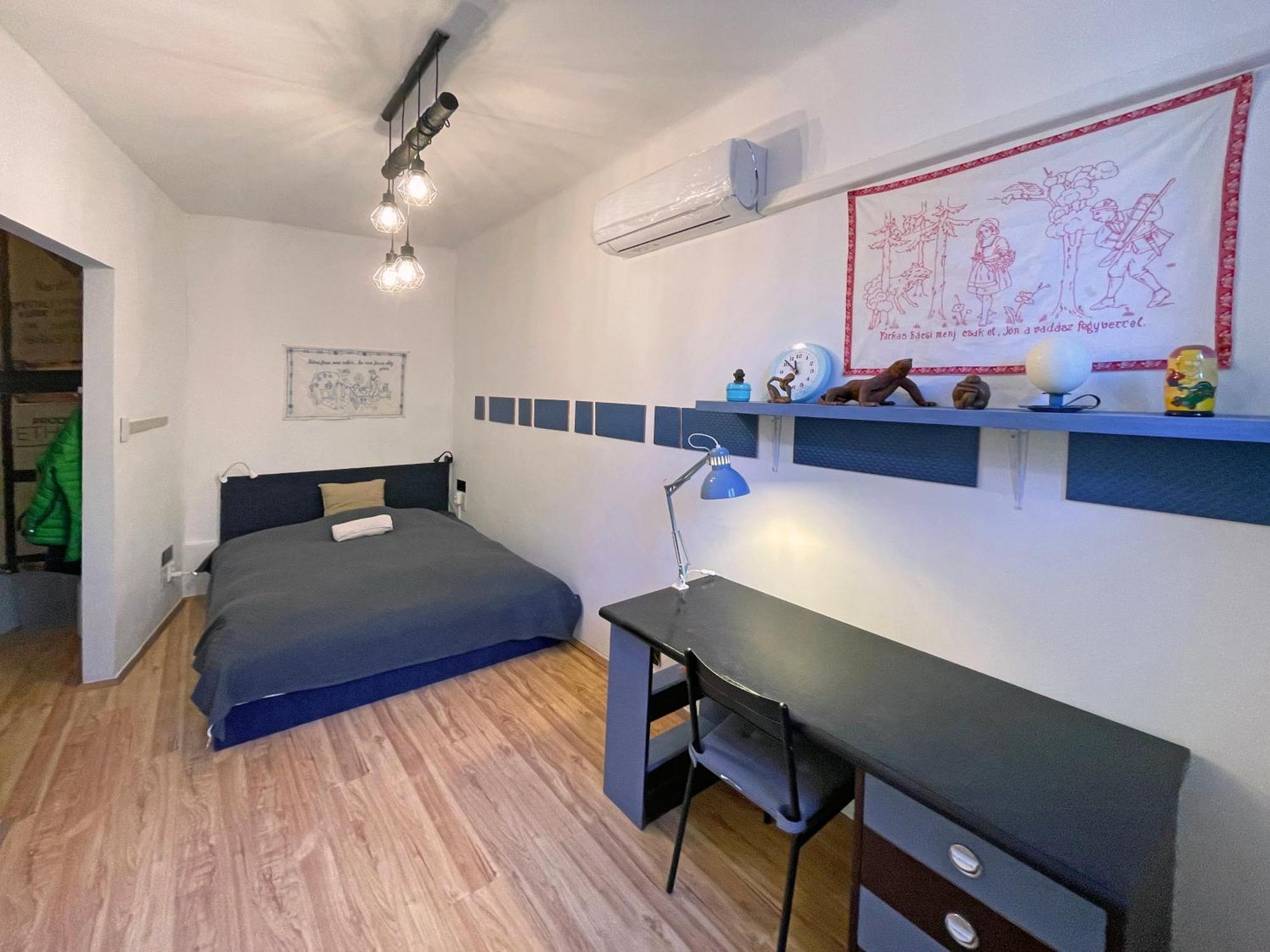Apartmán Film Poster Or Coffee Basement With Terrace *